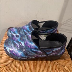 Women's BJork Galaxy Print Clogs Size 10
